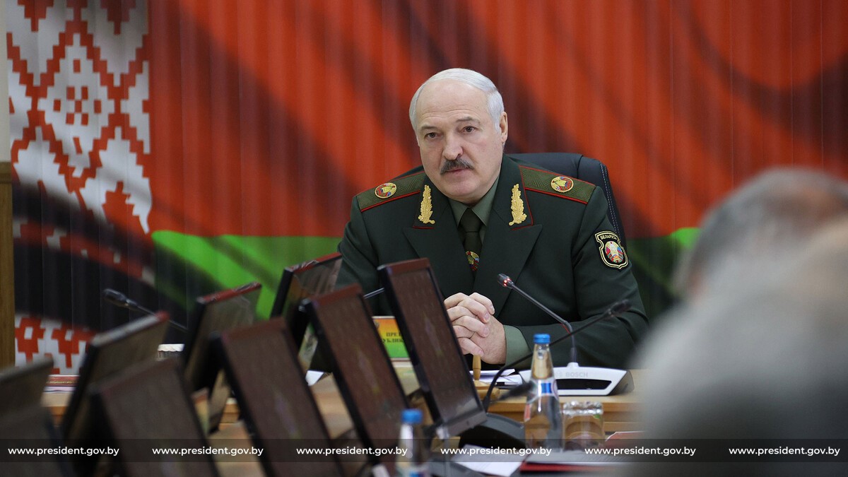 Belarusian government resumes support for public sector, Lukashenka has doubts about referendum