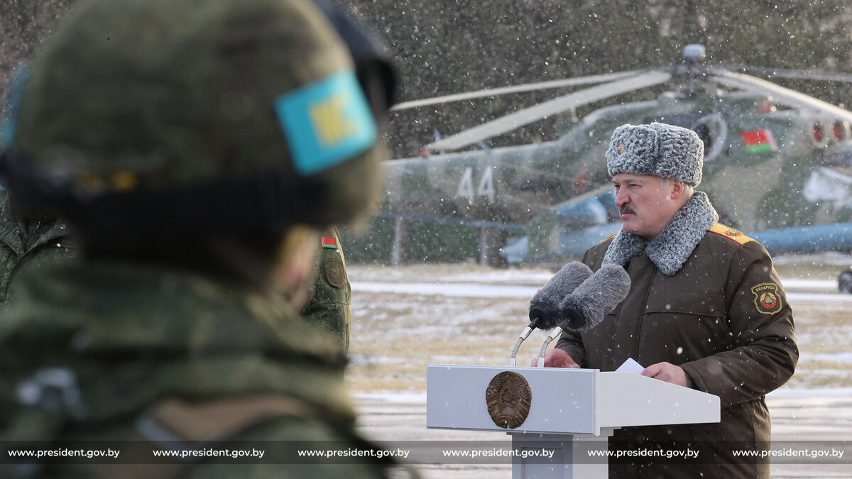 А. Лукашенко постепенно восстанавливает позиции, охранители продолжают масштабные чистки перед референдумом