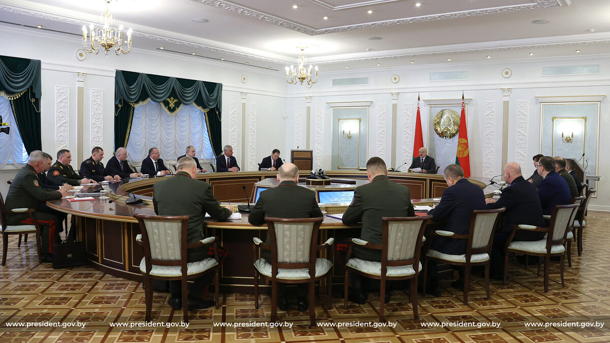 Under increasing Western pressure, Minsk is eager for negotiations on Ukraine and demands security guarantees